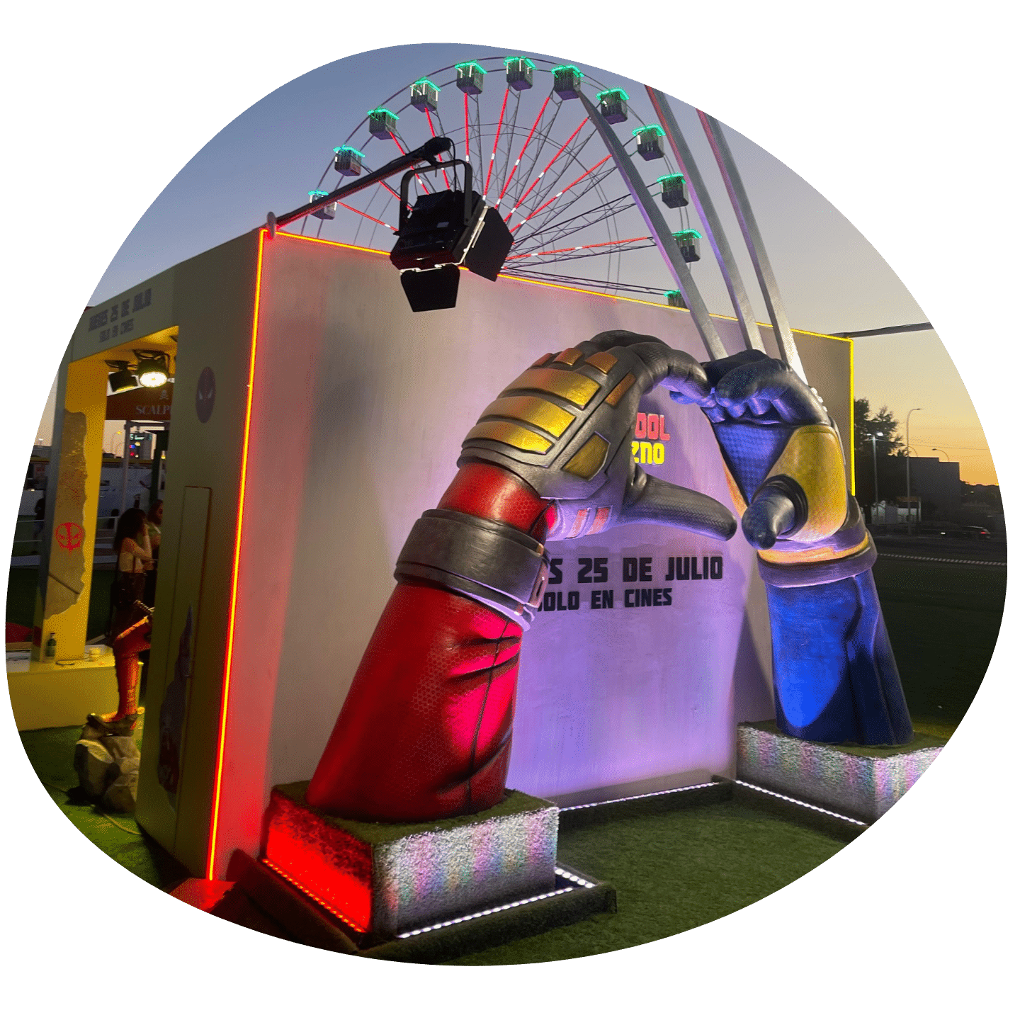 escultura-gigante-artesanos-garcia-deadpool